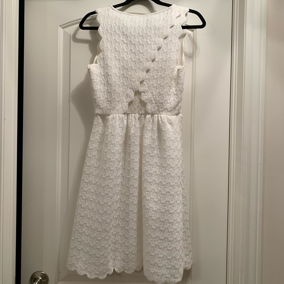 🌸Dalia White Scalloped Dress with Pockets 🌸 - Picture 14 of 16